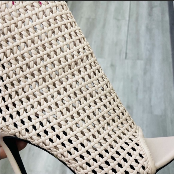 Cape Robbin ‘Beige woven heel” - Picture 4 of 5